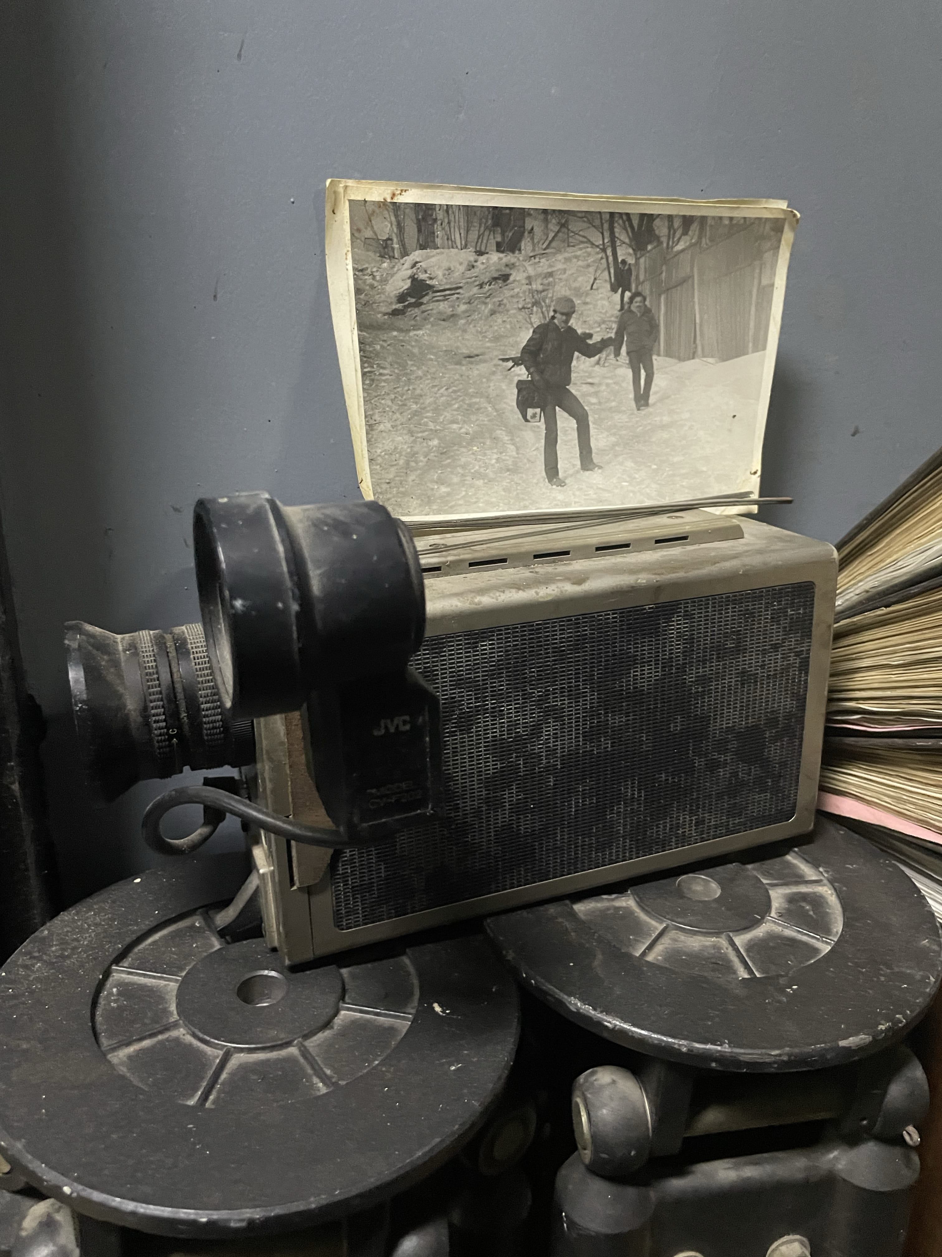 Old Super 8 camera and on-set photo of Lebanese director Maroun Baghdadi Collection Nadi Lekol Nas, Beirut